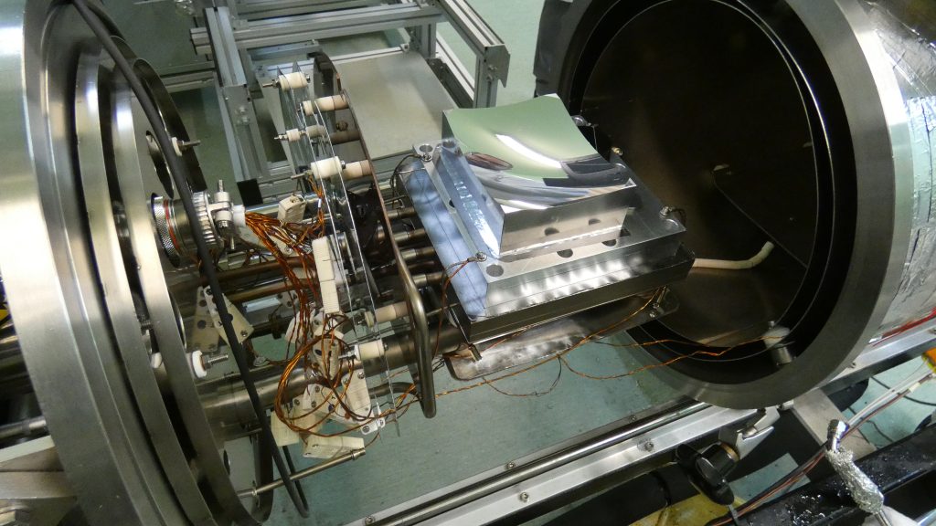 The thermal cycling tests performed on a mirror prototype at INTA showed no changes in reflectivity and no coating degradation. December 2022. ©INTA